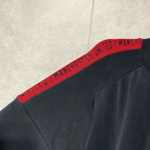 Adidas Manchester United sweatshirt with embroidered details size medium - Picture 6 of 15